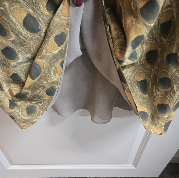 Gold and Olive Sleeveless Dress - Picture 5 of 8